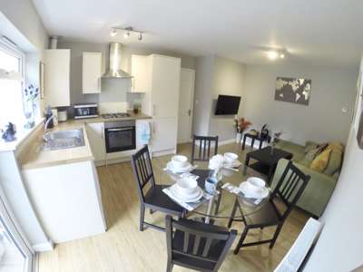 2 Bed 1 Bath Modern Flat  image