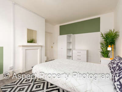 Modern & Stylish Living. Huge Rooms! CV31 image