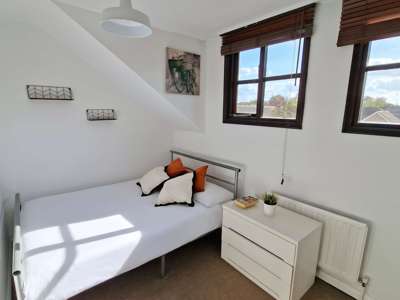 Oakmead Place image