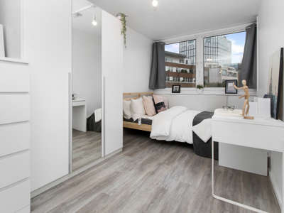 Amazing proeprty in zone 1 with living room image