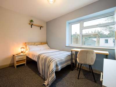 OX Living is proud to present this high-quality 7-bedroom co-living property, perfect for working professionals looking for stylish, stress-free living. image
