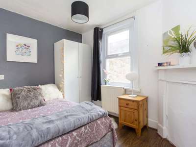 🏡 Large Victorian House - All Bills Included - Lounge & Garden! 🏡 image