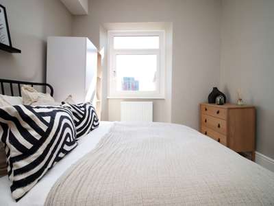 Room in a Shared House, Carlton Terrace image