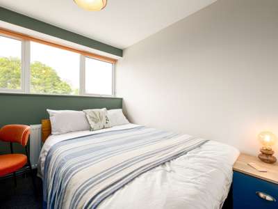OX Living is proud to present this high-quality 7-bedroom co-living property, perfect for working professionals looking for stylish, stress-free living. image