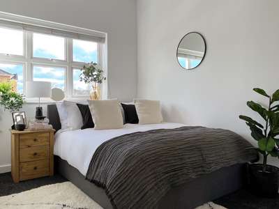 Checkout our BEST Professional Houseshare yet! image