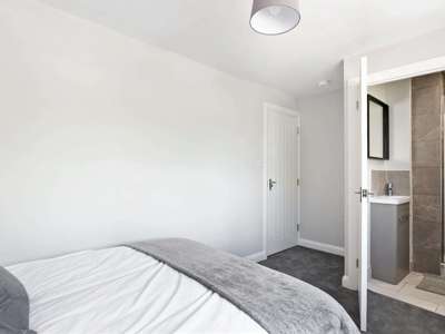 Beautifully Presented House Share image