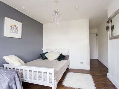 🏡 Large Victorian House - All Bills Included - Lounge & Garden! 🏡 image