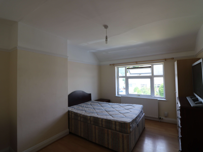 OX Living is proud to present this high-quality 5-bedroom co-living property, perfect for working professionals. image