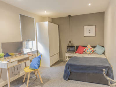 Popular Location, Popular House Share image