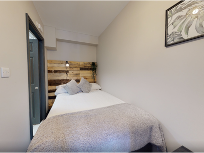 OX Living is proud to present this high-quality 8-bedroom co-living property, perfect for working professionals looking for stylish, stress-free living. image
