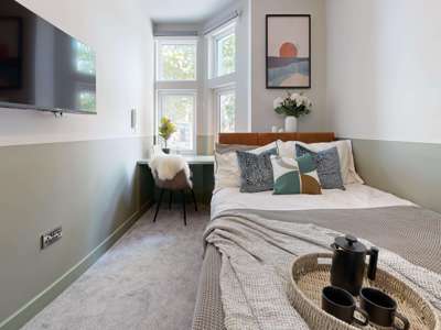 Modern Ensuite Double Room in Tulse Hill SE27 image