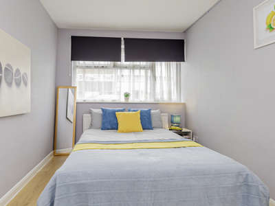  Five-Bedroom Shared House Near Heathrow! image