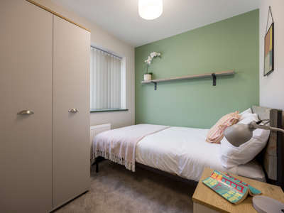 OX Living is proud to present this high-quality 8-bedroom co-living property, perfect for working professionals looking for stylish, stress-free living. image