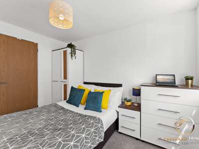 House Share In Popular Location image