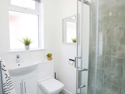 7 Bed All Ensuite Professional HMO image