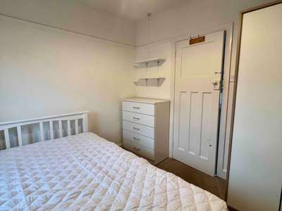 Very centrally located shared home for 4 professionals image