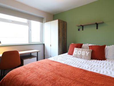OX Living is proud to present this high-quality 8-bedroom co-living property, perfect for working professionals looking for stylish, stress-free living. image