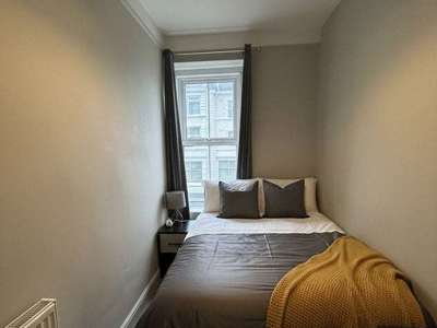 High-spec HMO in central Newquay.  image