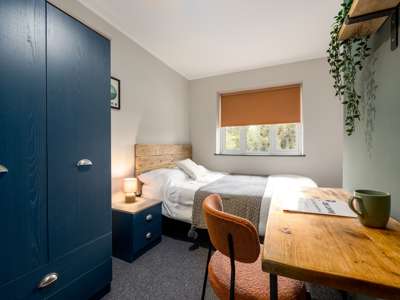 OX Living is proud to present this high-quality 9-bedroom co-living property, perfect for working professionals looking for stylish, stress-free living. image