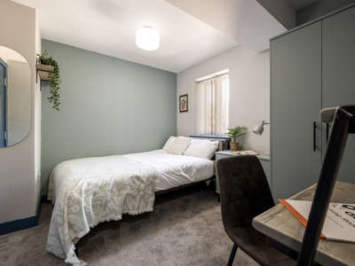 OX Living is proud to present this high-quality 6-bedroom co-living property, perfect for working professionals looking for stylish, stress-free living. image