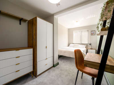 OX Living is proud to present this high-quality 6-bedroom co-living property, perfect for working professionals looking for stylish, stress-free living. image