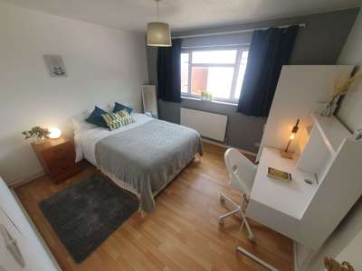 Bannister Close image