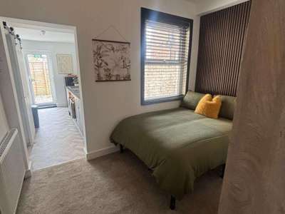 Great studio flat close to Eastbourne Hospital - Newly Refurbished image