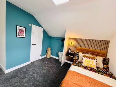 A house share like no other! Huge en-suite rooms image