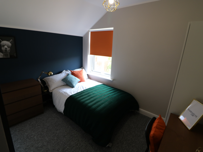 OX Living is proud to present this high-quality 6-bedroom co-living property, perfect for working professionals looking for stylish, stress-free living. image