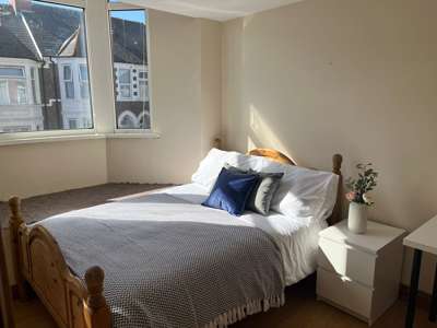All Professional House Share - Bills Included - Malefant street  image