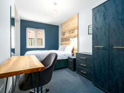 OX Living is proud to present this high-quality 8-bedroom co-living property, perfect for working professionals looking for stylish, stress-free living. image