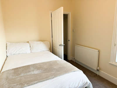 Houseshare on quiet street near Farnborough Mainline Station image
