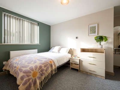 OX Living is proud to present this high-quality 9-bedroom co-living property, perfect for working professionals looking for stylish, stress-free living. image