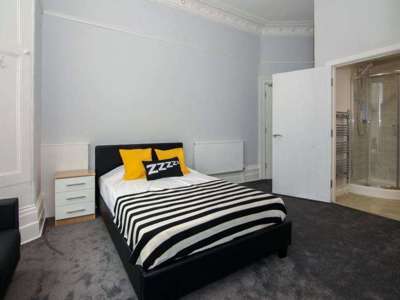 1 Double En Suite Room Available In L7! image