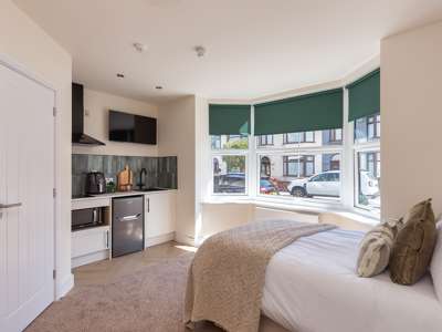 ALL BILLS INCLUDED | LUXURY STUDIO ROOMS & ENSUITES | PRIVATE KITCHENETTES image