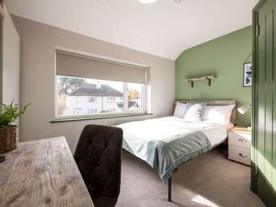 OX Living is proud to present this high-quality 8-bedroom co-living property, perfect for working professionals looking for stylish, stress-free living. image