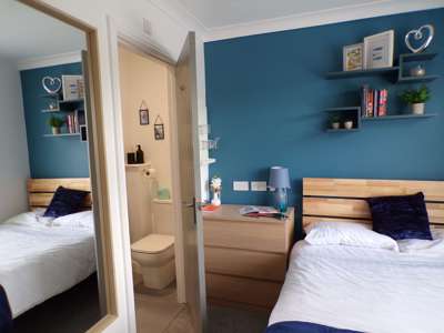 Exceptional house share, close to hospital, industrial estates, town centre and transport services image