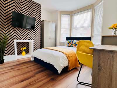 Striking professsional house share, Henslow Road image