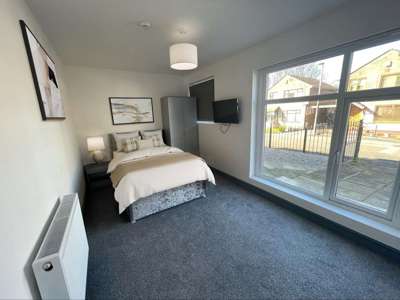 😍 Professional House Share In Swinton 😍 image