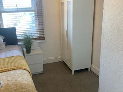 Exceptional House Share in Bath Road area image