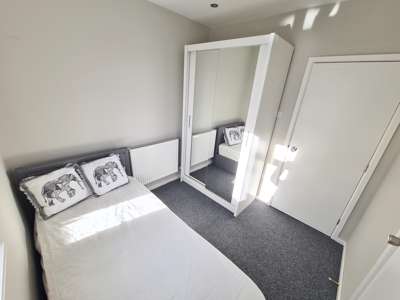 Highmeadow Crescent image