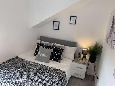 Spacious 8 Bedroom Property- Close To Train Station- Burrell Road image