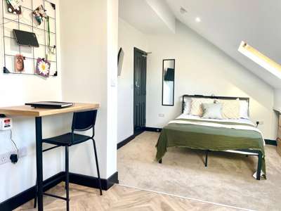 Ensuite - Bills Inc - Great Vibe - Great Location image
