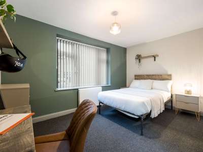OX Living is proud to present this high-quality 9-bedroom co-living property, perfect for working professionals looking for stylish, stress-free living. image