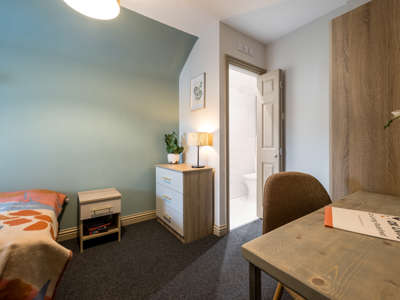 OX Living is proud to present this high-quality 7-bedroom co-living property, perfect for working professionals looking for stylish, stress-free living. image
