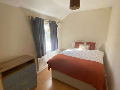 OX Living is proud to present this high-quality 5-bedroom co-living property, perfect for working professionals. image