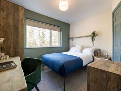 OX Living is proud to present this high-quality 7-bedroom co-living property, perfect for working professionals looking for stylish, stress-free living. image