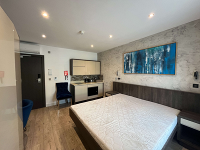 Stunning Central Studio on Broadway, PE1 😍😍 image
