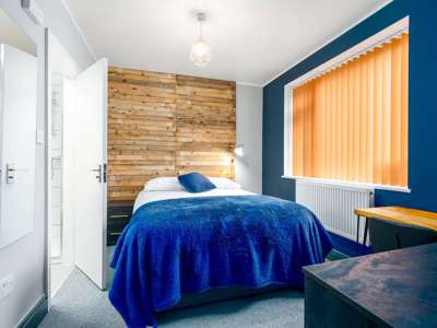 OX Living is proud to present this high-quality 7-bedroom co-living property, perfect for working professionals looking for stylish, stress-free living. image