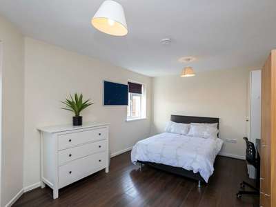 Academic Year Student Rooms – Flexible Rolling Tenancies Stay as long as you need, with simple tenant notice provisions. image